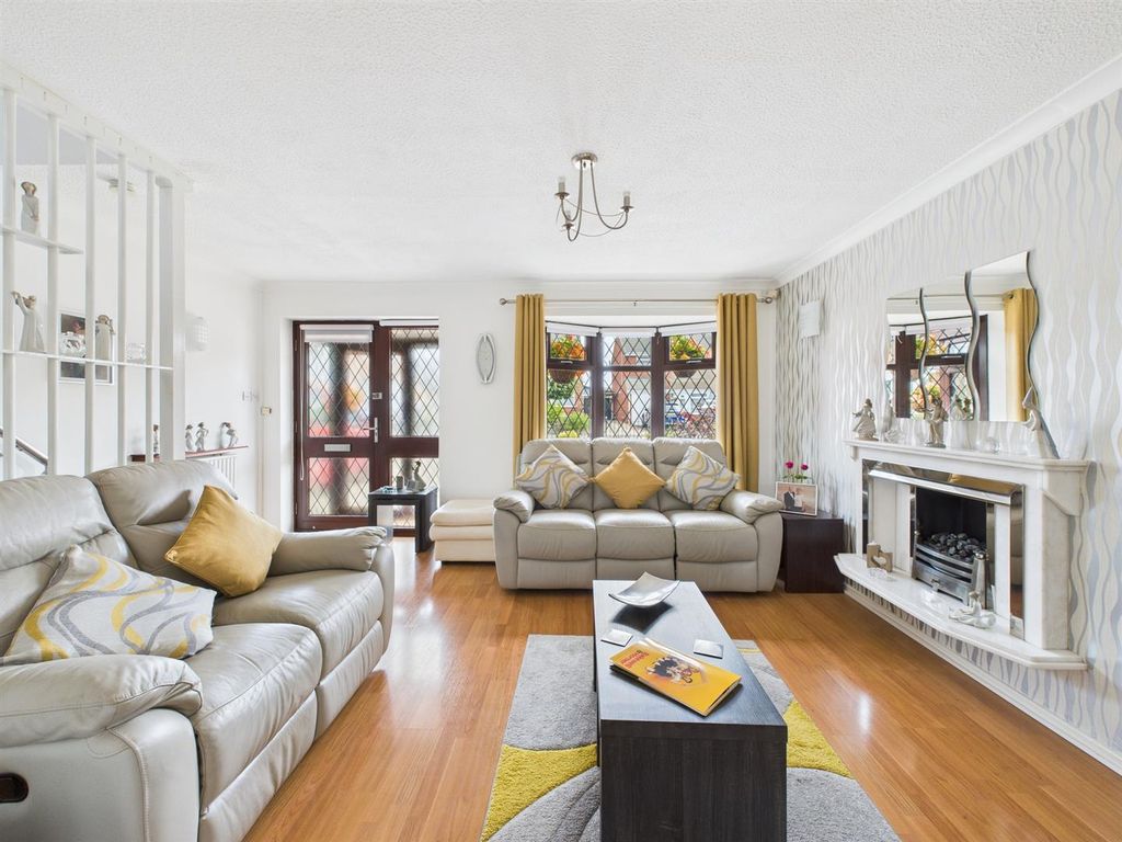 Property photo 3 of 35 Cam03844G0-Pr0327-Still014.Jpg