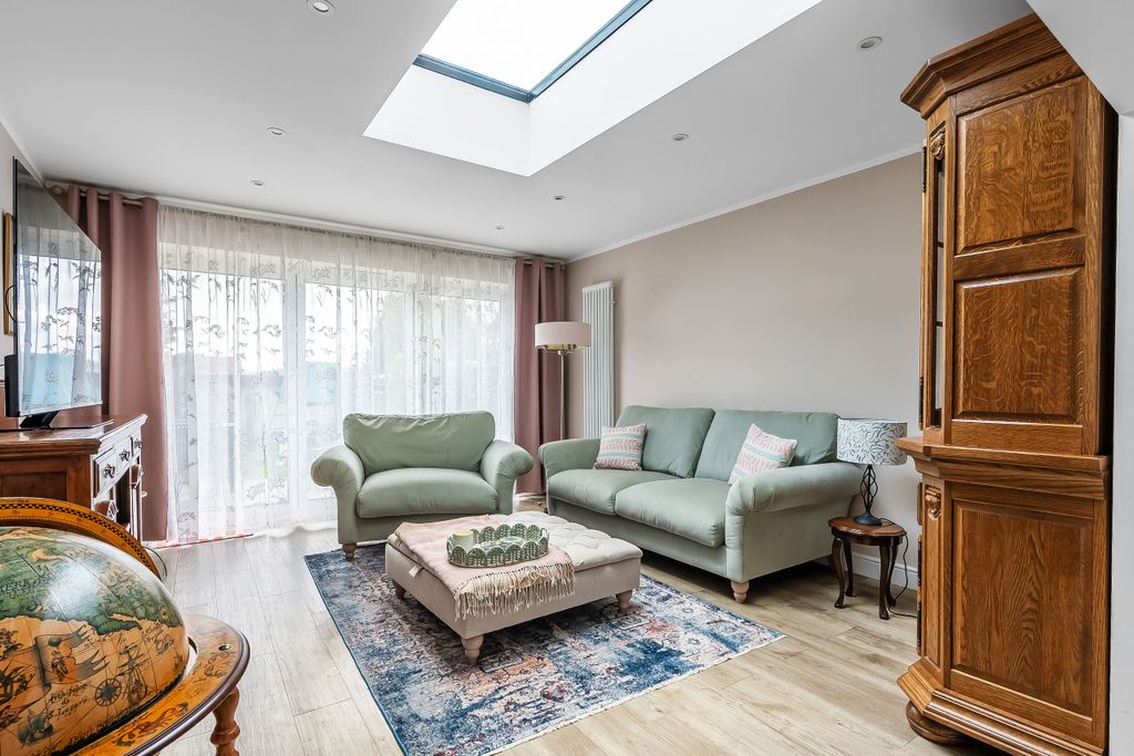 Property photo 3 of 31 Photo 4