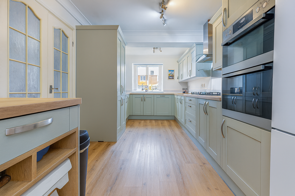 Property photo 2 of 21