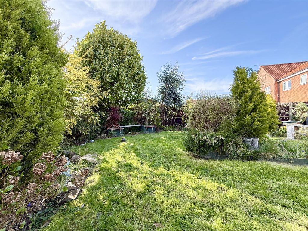 Property photo 3 of 21 Garden