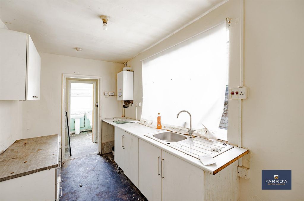 Property photo 2 of 18 Kitchen