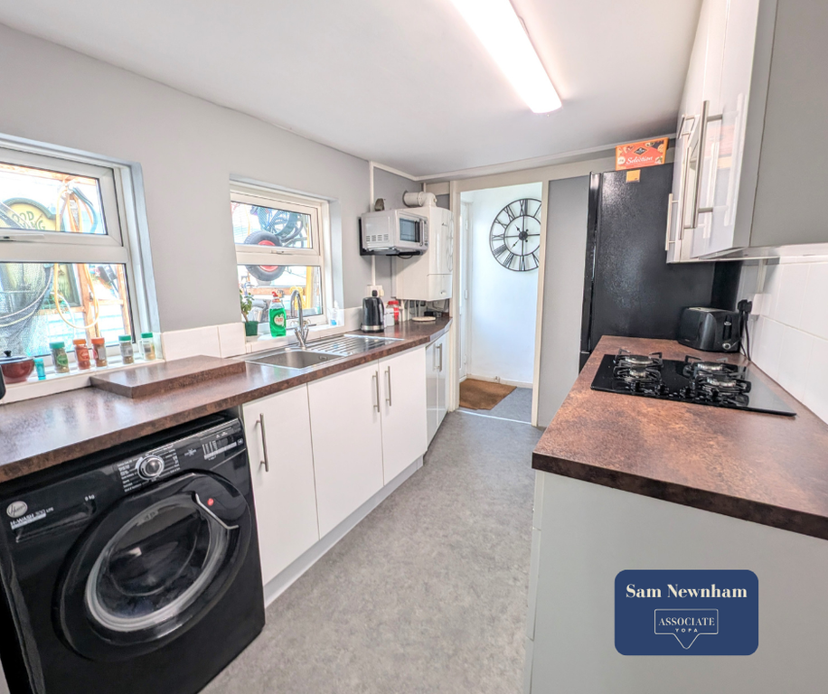 Property photo 3 of 12 Kicthen