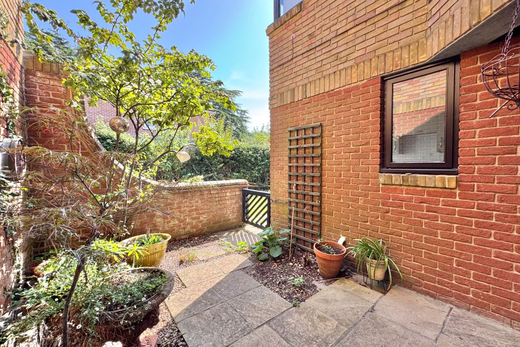 Property photo 1 of 15 Courtyard Garden
