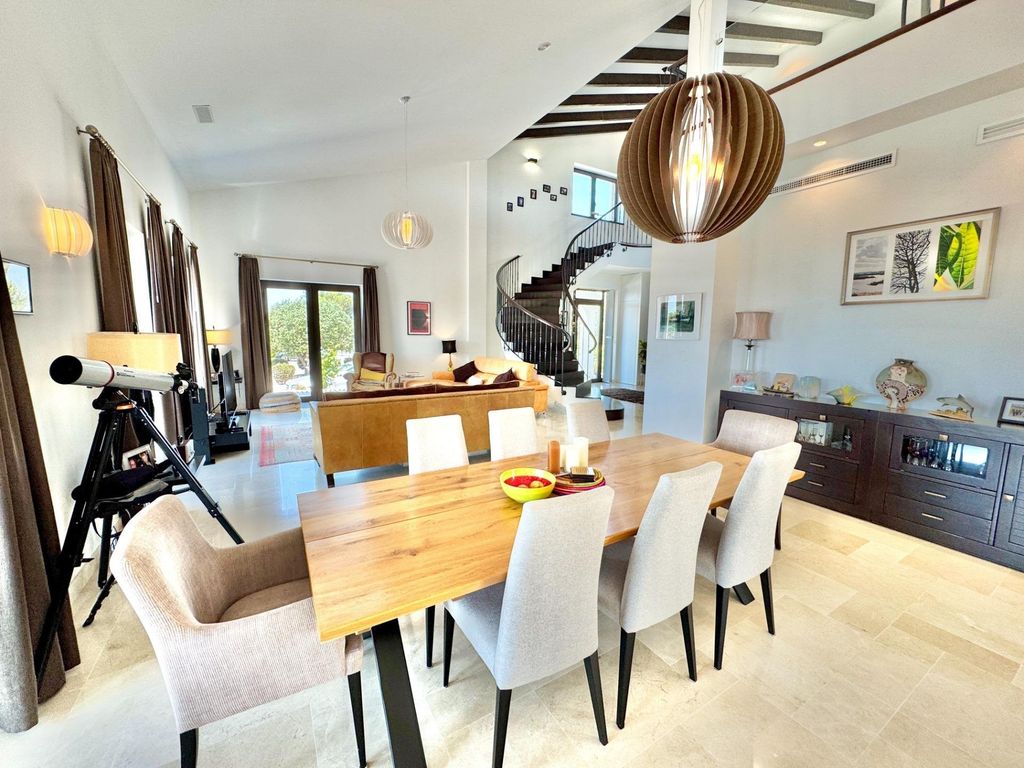 Property photo 1 of 50