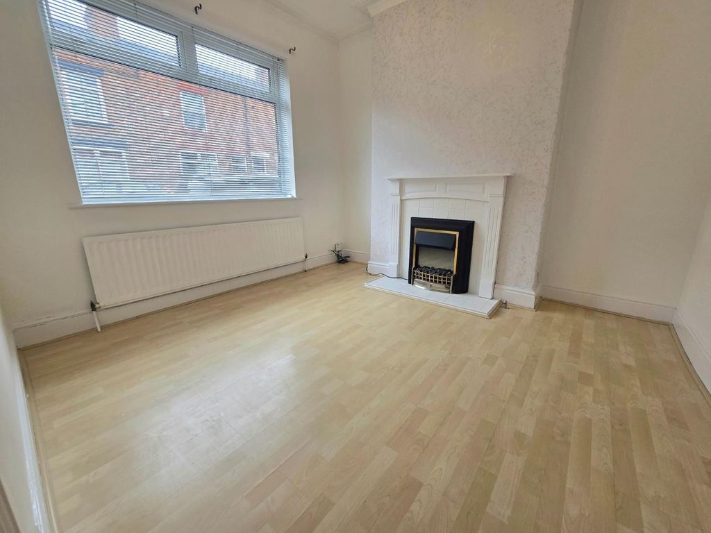 Property photo 2 of 11 Living Room
