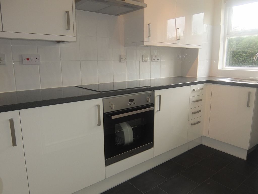 Property photo 3 of 6 Kitchen