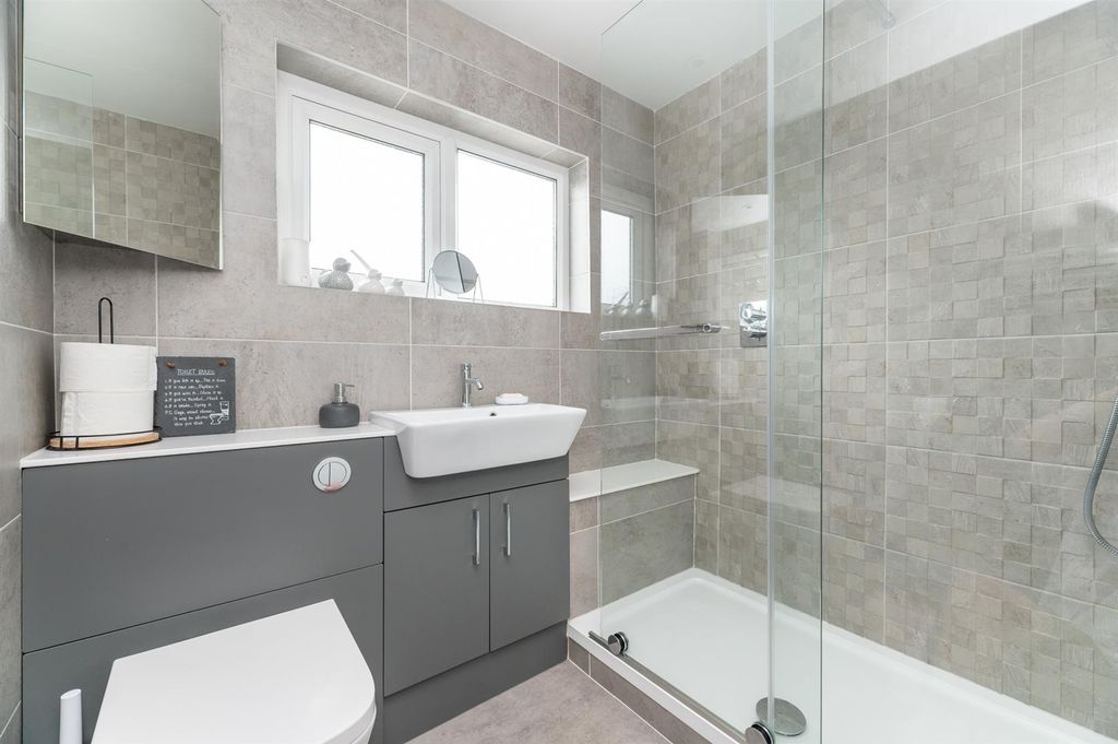 Property photo 3 of 24 Bathroom