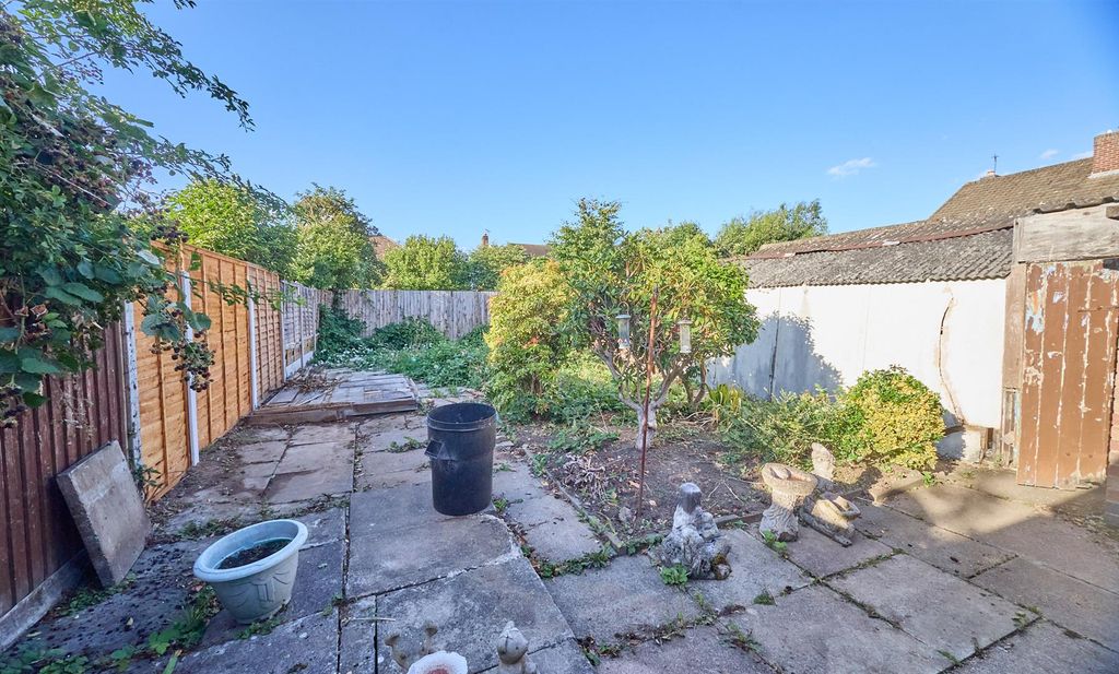 Property photo 2 of 8 Outside