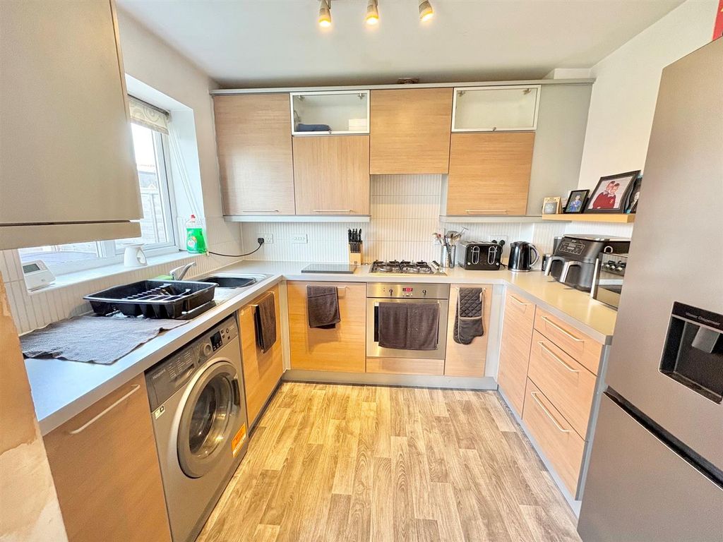 Property photo 3 of 11 Kitchen.Jpg