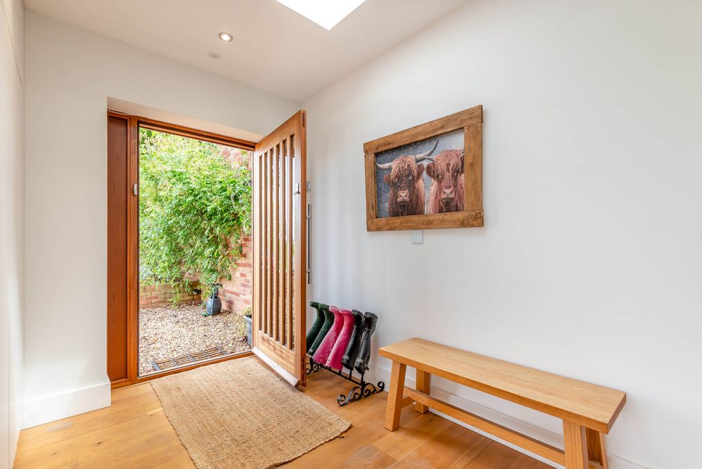 Property photo 2 of 29