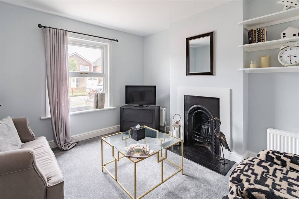 Property photo 2 of 27