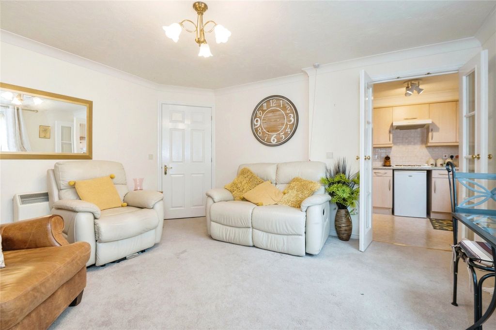 Property photo 1 of 12 Lounge