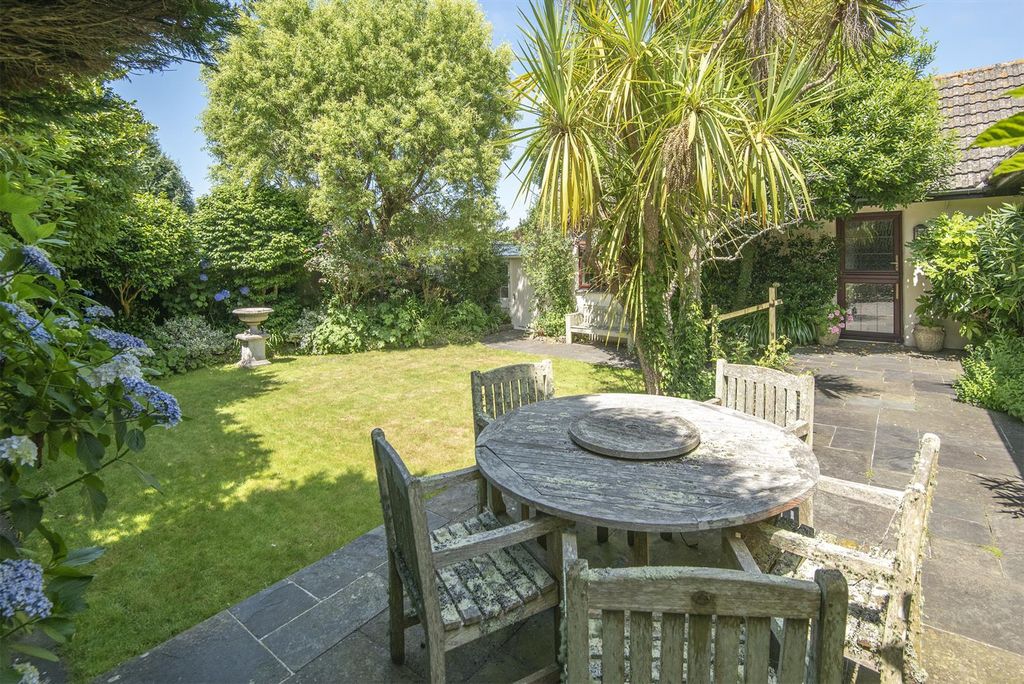 Property photo 2 of 21