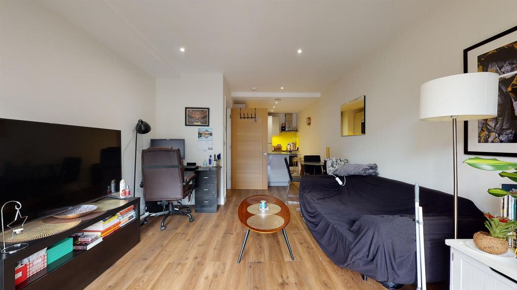 Property photo 2 of 11 620E67160d48d300141Fe213-76Be2A75-3E95-4422-B1B1-6