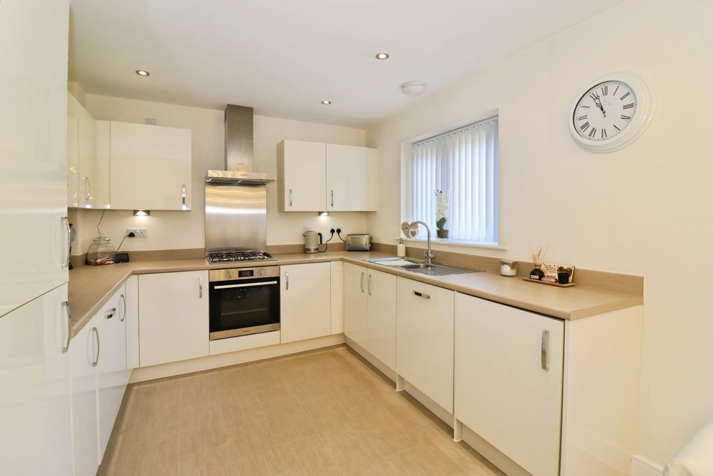 Property photo 3 of 26 1000000582