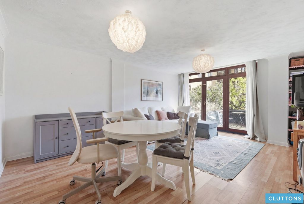 Property photo 2 of 20 Picture No. 23