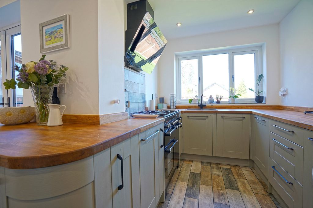 Property photo 2 of 15 Picture No. 10