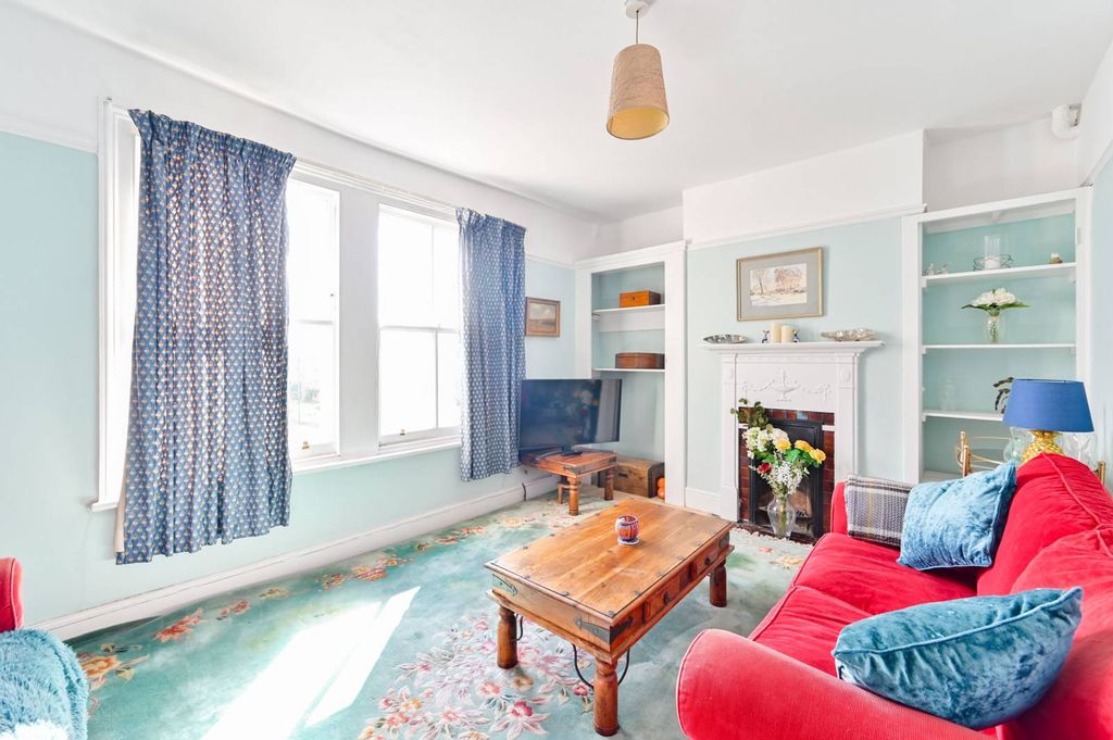 Property photo 2 of 8