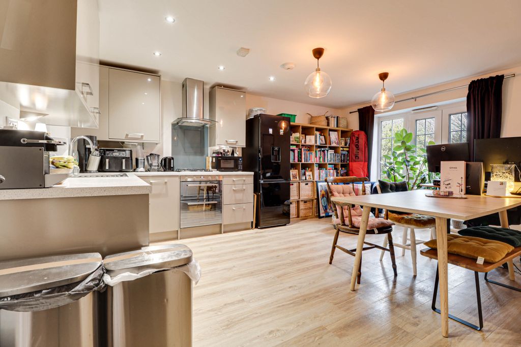 Property photo 2 of 12 Kitchen/Lounge/Diner