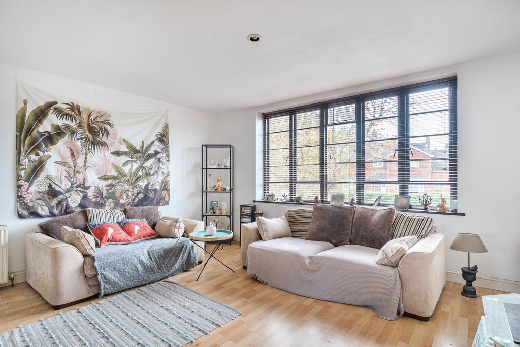 Property photo 3 of 9 Sitting Room