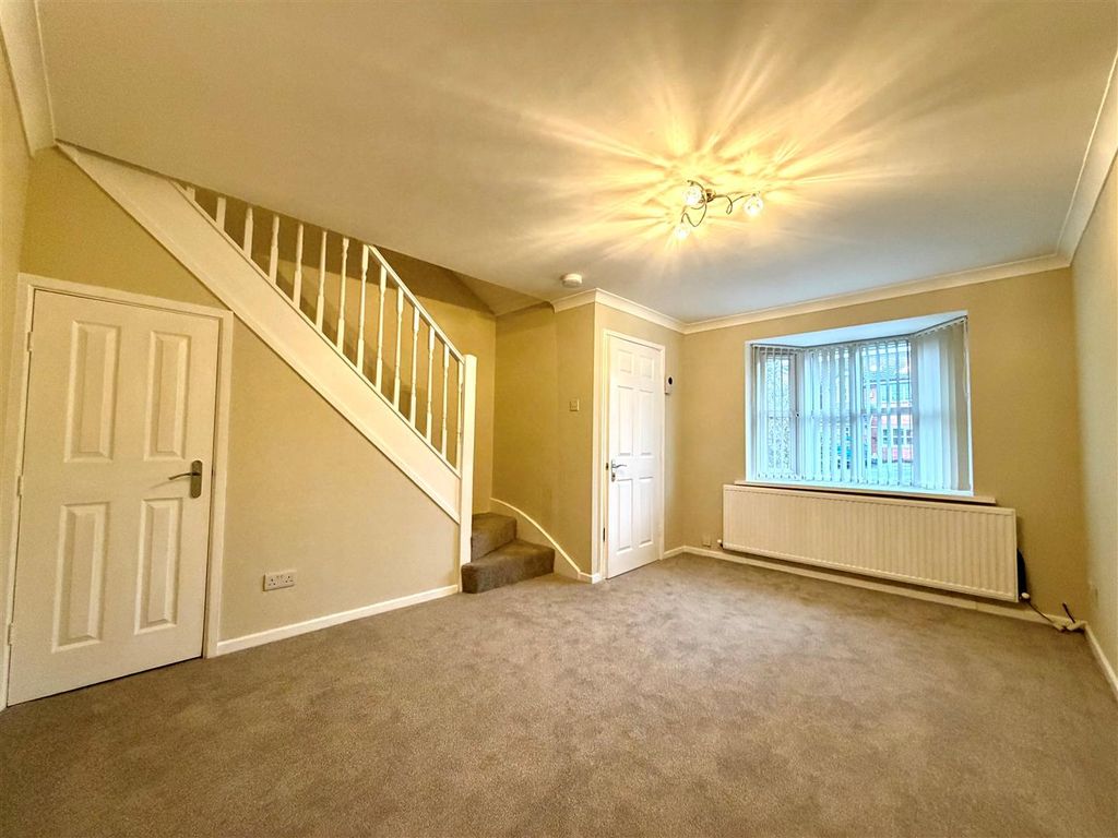 Property photo 3 of 11 Lounge