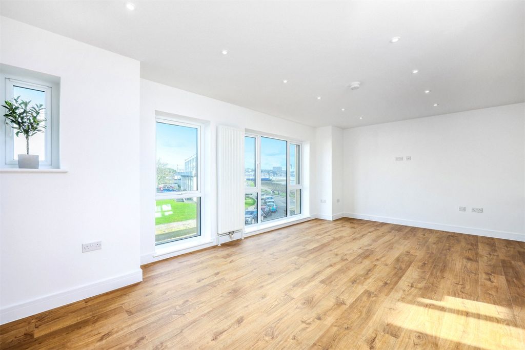 Property photo 3 of 16 Picture No. 23