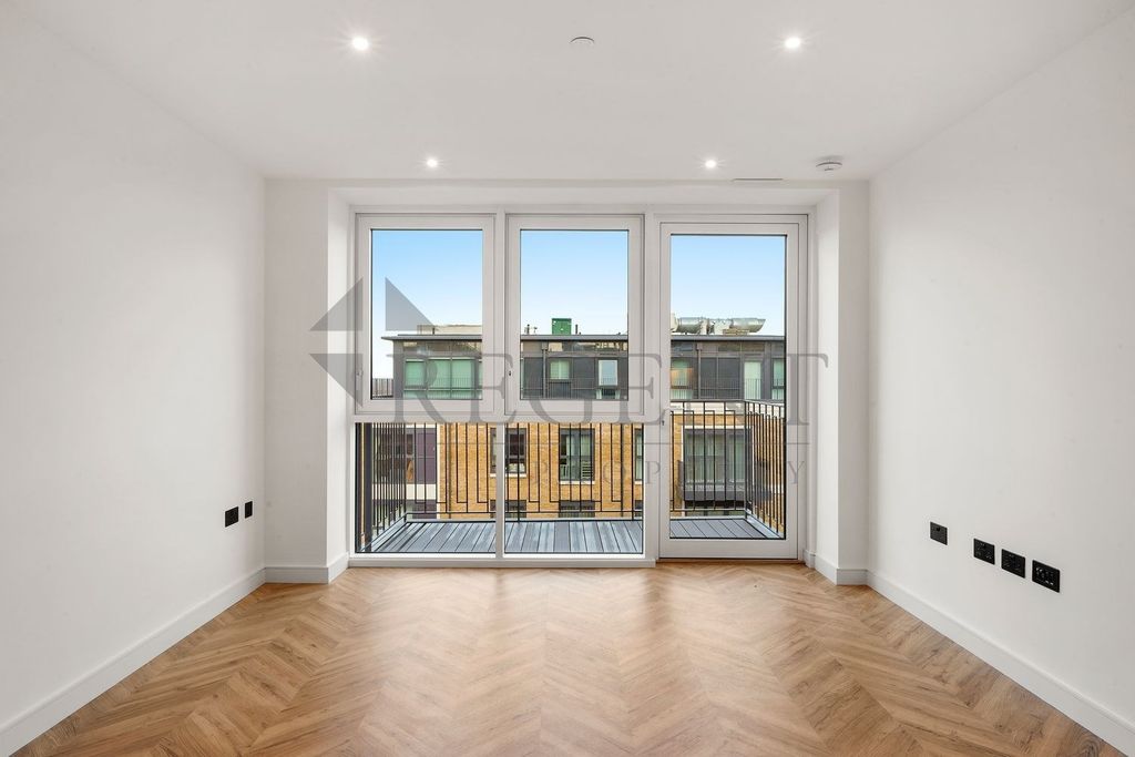 Property photo 2 of 17 Reception