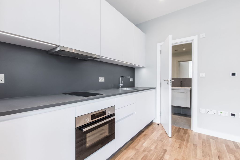 Property photo 3 of 11 Kitchen