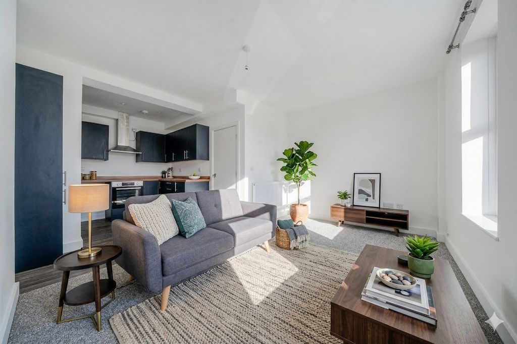 Property photo 1 of 18 Lounge