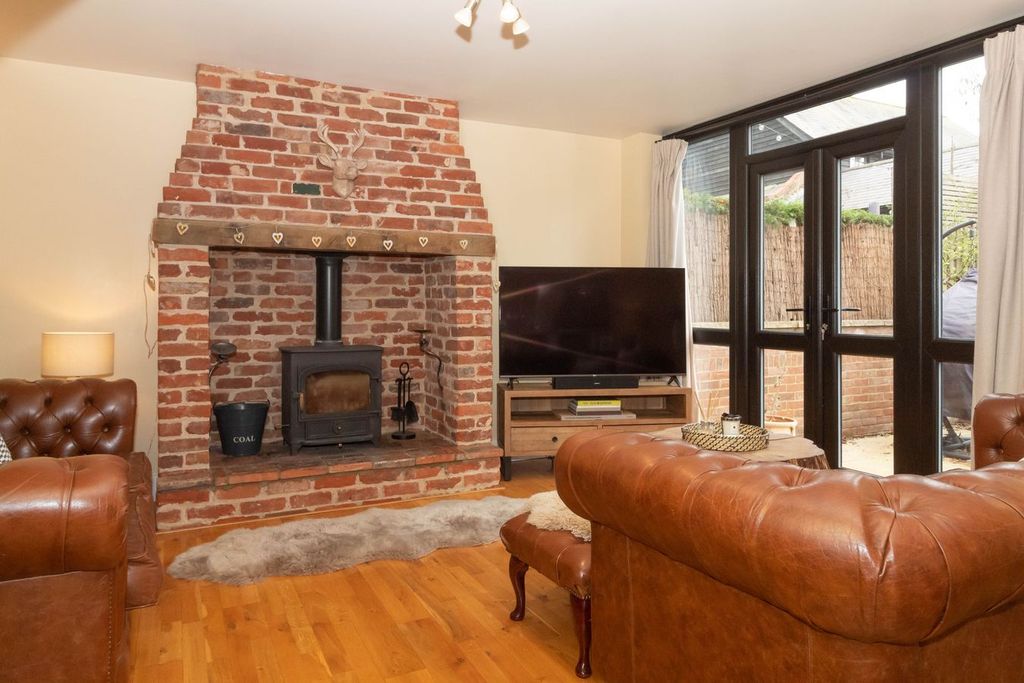 Property photo 2 of 11