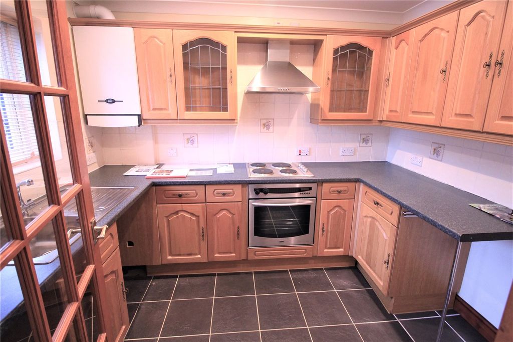 Property photo 3 of 8 Picture No. 11