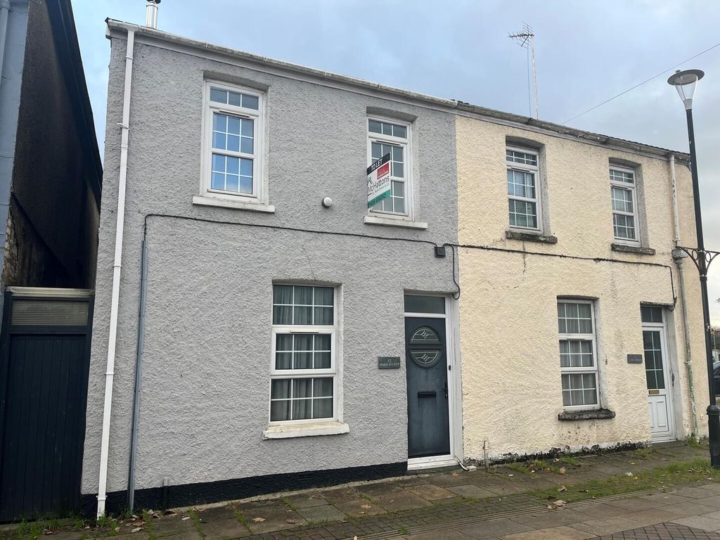 Property photo 1 of 21 Front (Exterior)