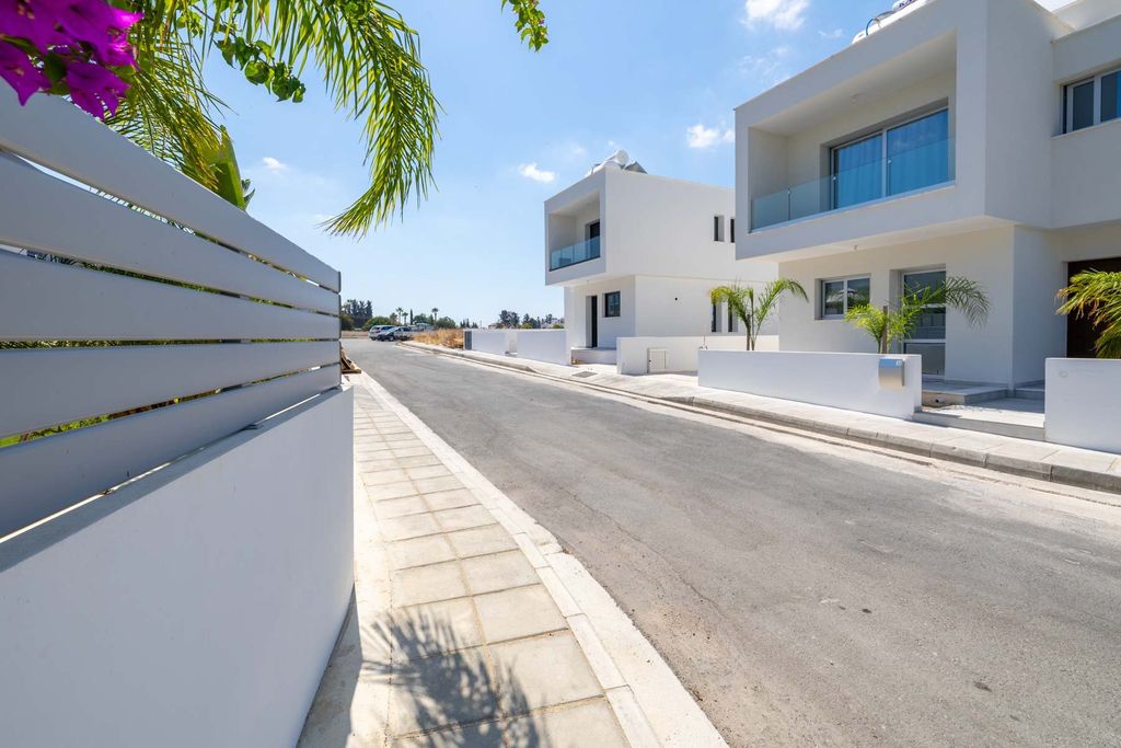 Property photo 2 of 30