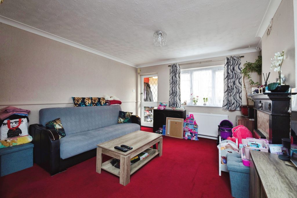 Property photo 2 of 20