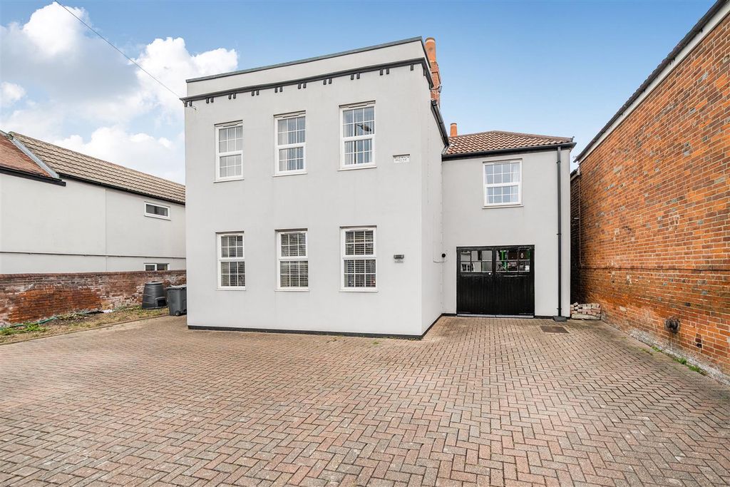 Property photo 1 of 22 Exterior