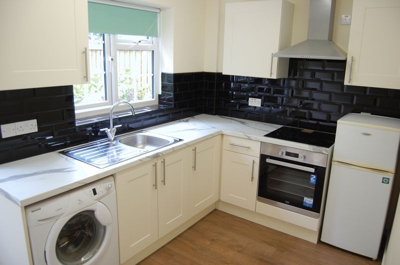 Property photo 2 of 7 Kitchen