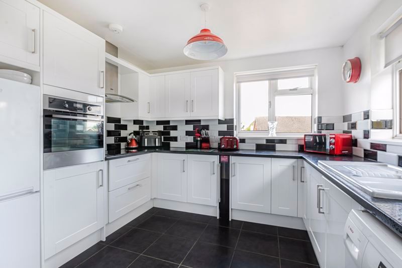 Property photo 2 of 18 Kitchen