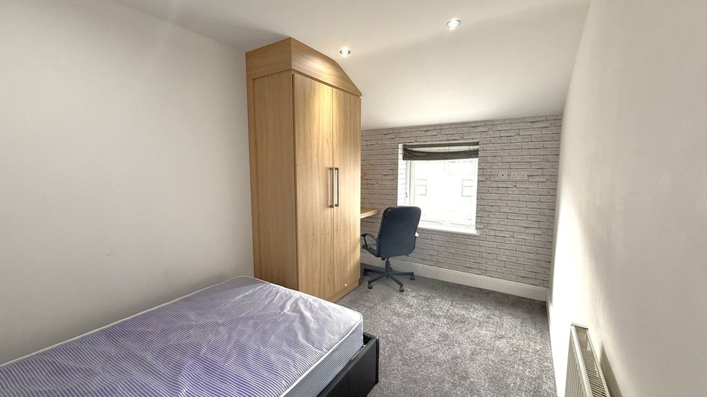 Property photo 3 of 4