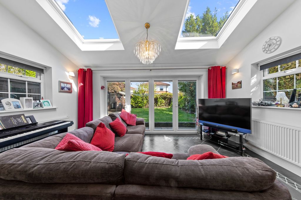 Property photo 2 of 33