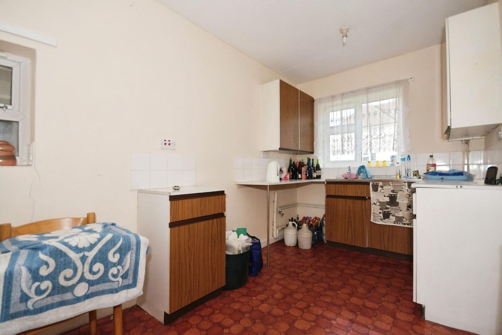 Property photo 2 of 16 Kitchen