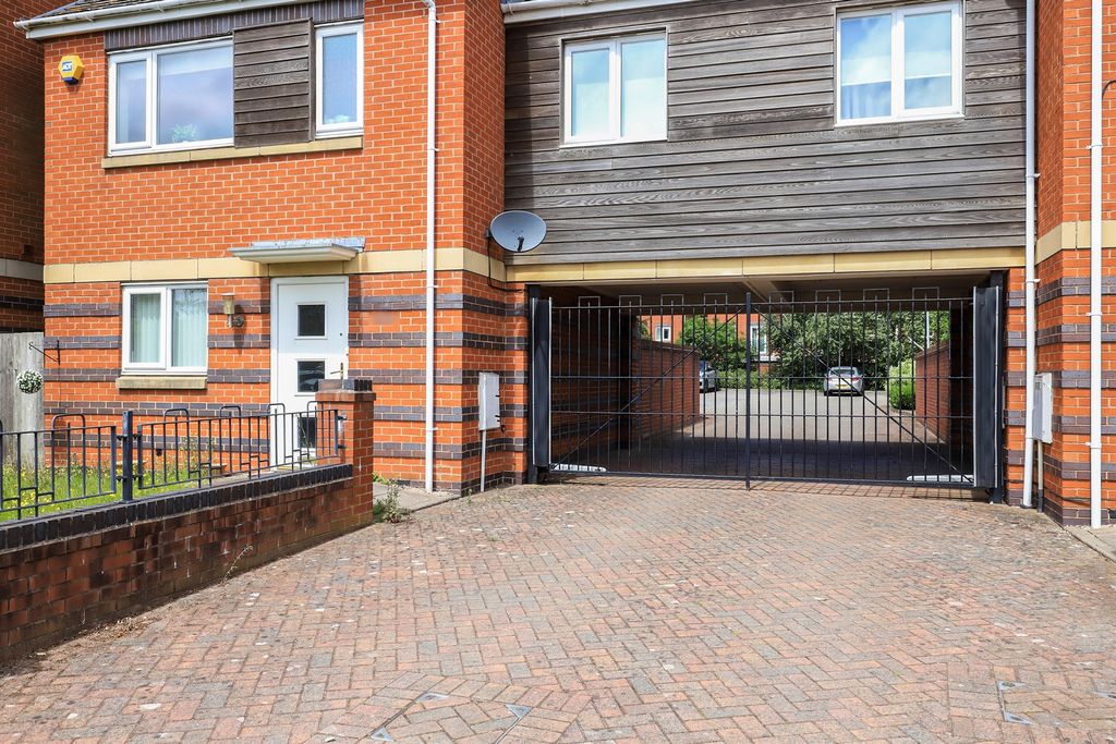 Property photo 2 of 16