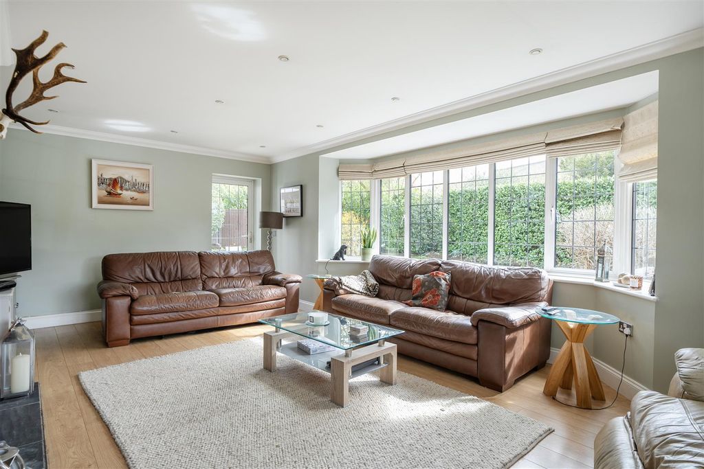 Property photo 3 of 26 1416863-17-69B844A1cc457.Jpg