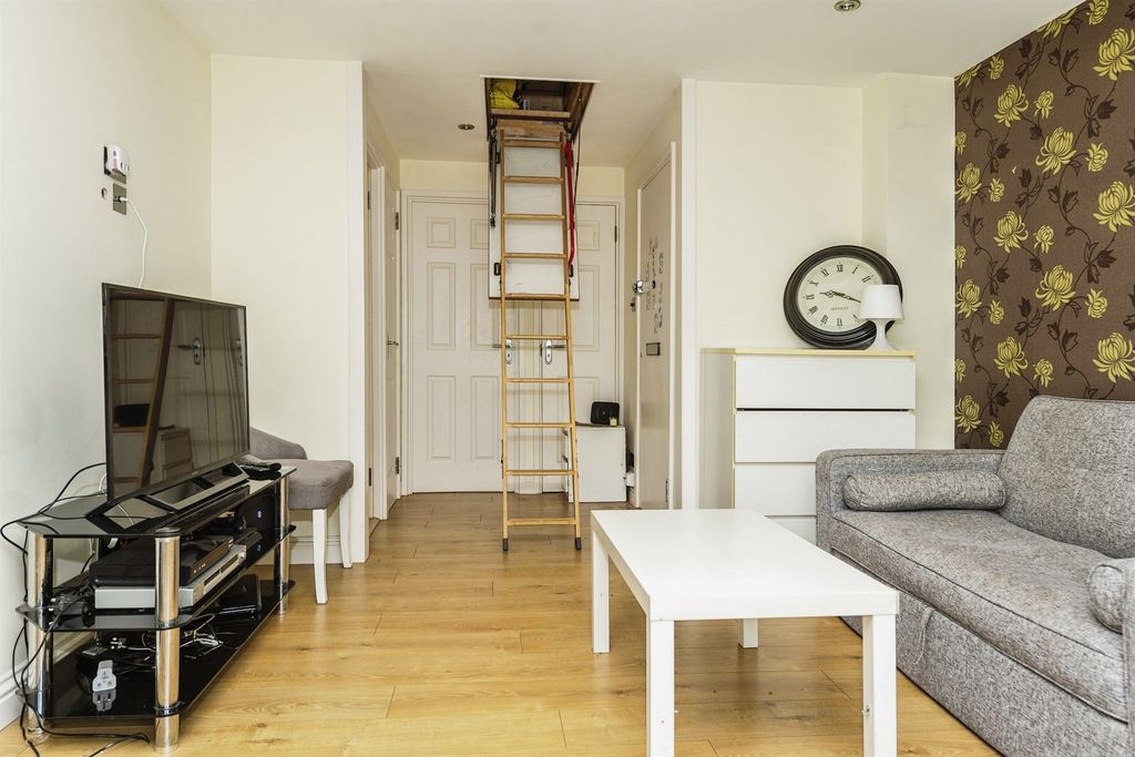Property photo 3 of 13