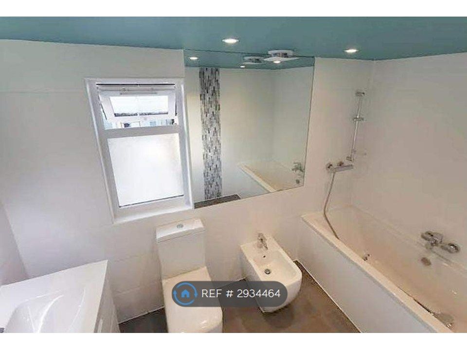 Property photo 3 of 15 Parr-Loft-Ensuite