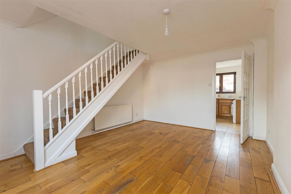 Property photo 2 of 16 48 Pearl Gardens-9.Jpg