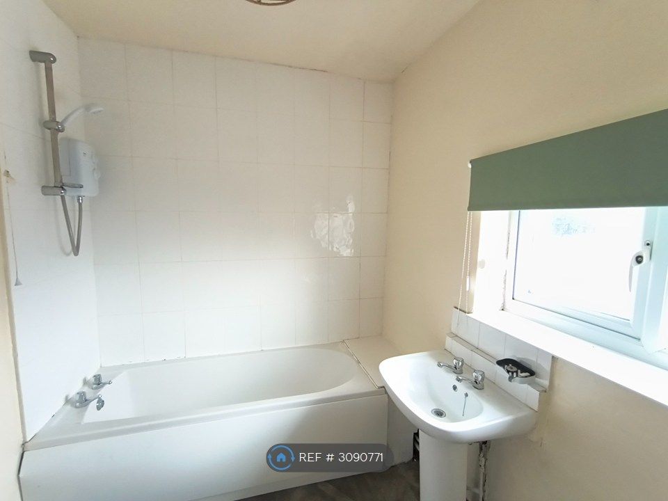 Property photo 3 of 15 Bathroom