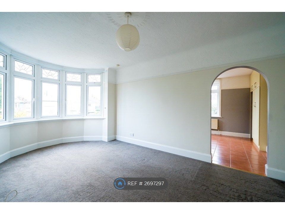 Property photo 3 of 17 Lounge