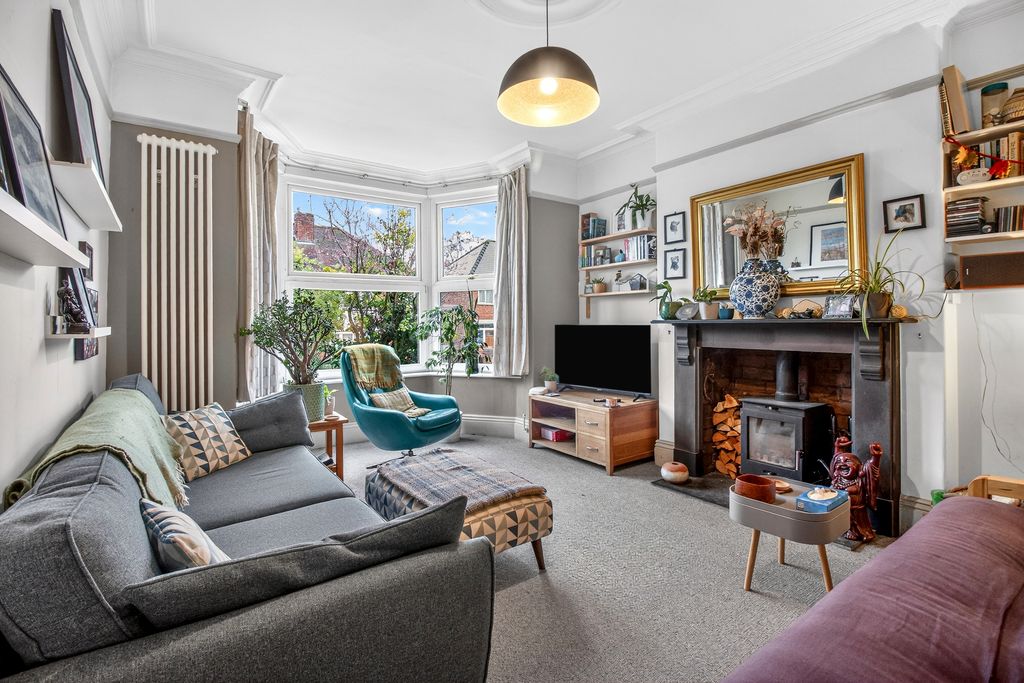 Property photo 3 of 27 Living Room