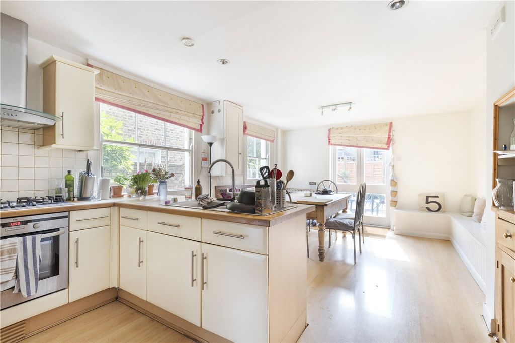 Property photo 2 of 13
