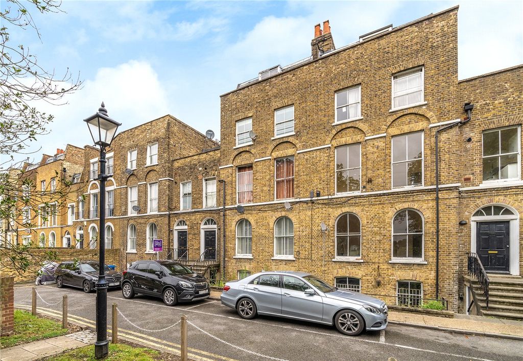 Property photo 2 of 11 External